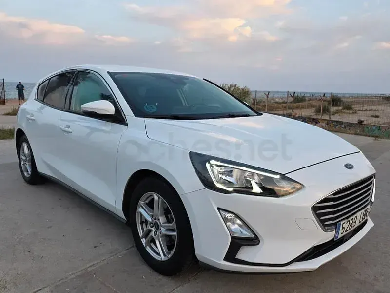 Usado Ford Focus Trend 120 CV (88 kW) 2019 Blanco Berlina
