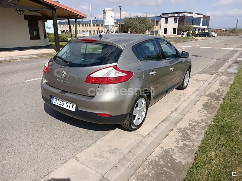 Usado Renault Mégane Dynamique 105 CV (77 kW) 2010 Beige Berlina
