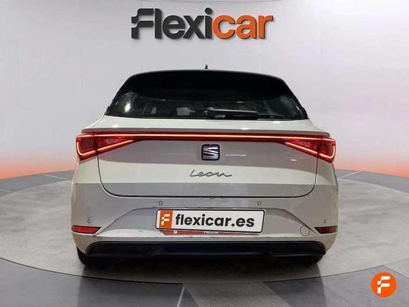 Usado Seat Leon Style 131 CV (96 kW) 2021 Blanco Utilitario