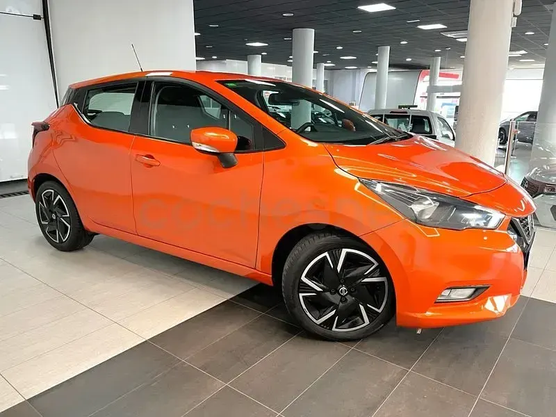 Usado Nissan Micra Acenta 92 CV (67 kW) 2022 Naranja Utilitario