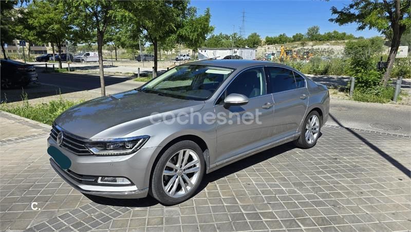 Gris / plata Usado 2017 VW Passat Sportline Berlina | 19.600 € (Buen precio) - Imagen 1/4