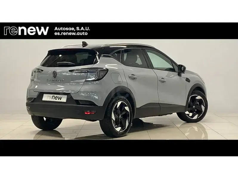 Usado Renault Captur Techno 100 CV (73 kW) 2025 Gris / plata SUV