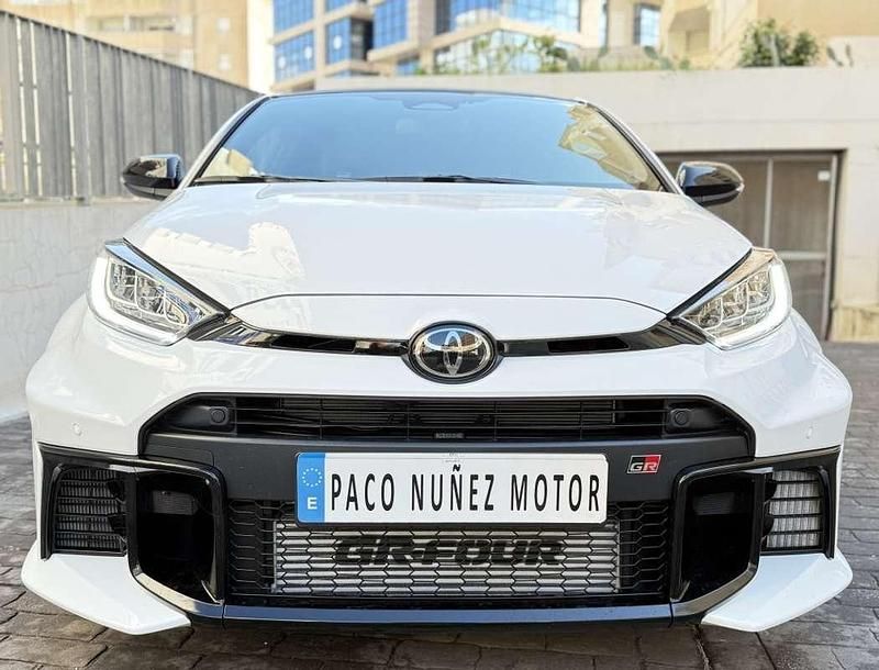 Usado Toyota Yaris 276 CV (202 kW) 2024 Blanco Berlina