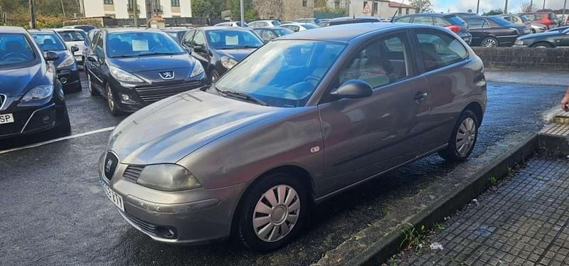 Gris Usado 2002 Seat Ibiza Utilitario | 2200 € (Precio justo) - Imagen 1/4