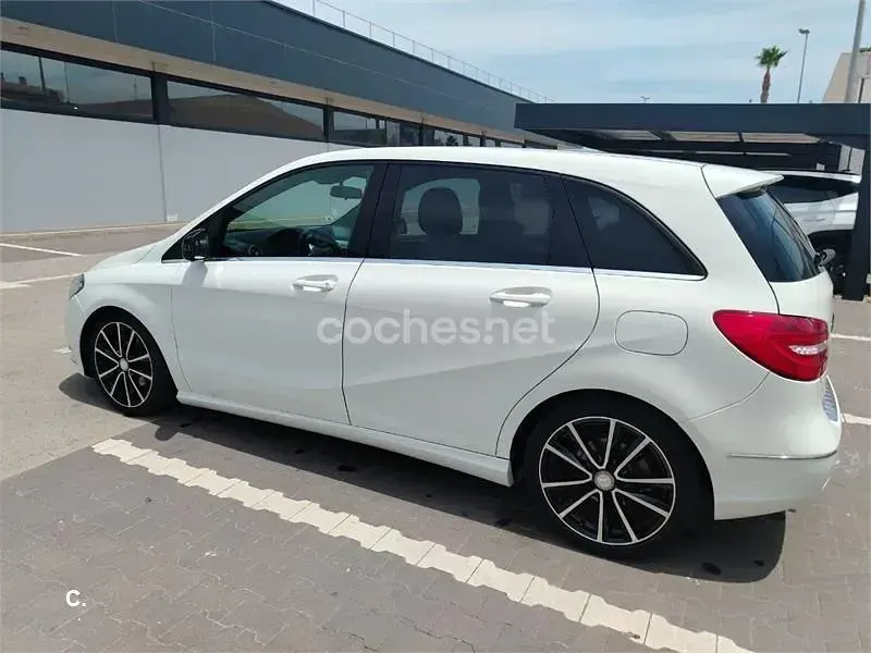 Usado Mercedes B180 109 CV (80 kW) 2013 Blanco Monovolumen