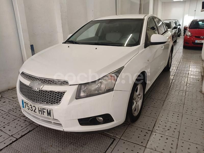 Blanco Usado 2011 Chevrolet Cruze LS Berlina | 4590 € (Precio justo) - Imagen 1/4