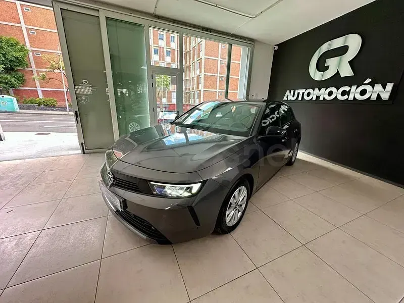 Usado Opel Astra Edition 130 CV (95 kW) 2023 Gris / plata Utilitario