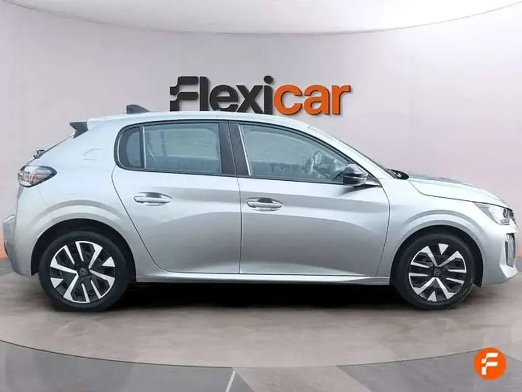 Usado Peugeot 208 Style 101 CV (74 kW) 2024 Gris Utilitario