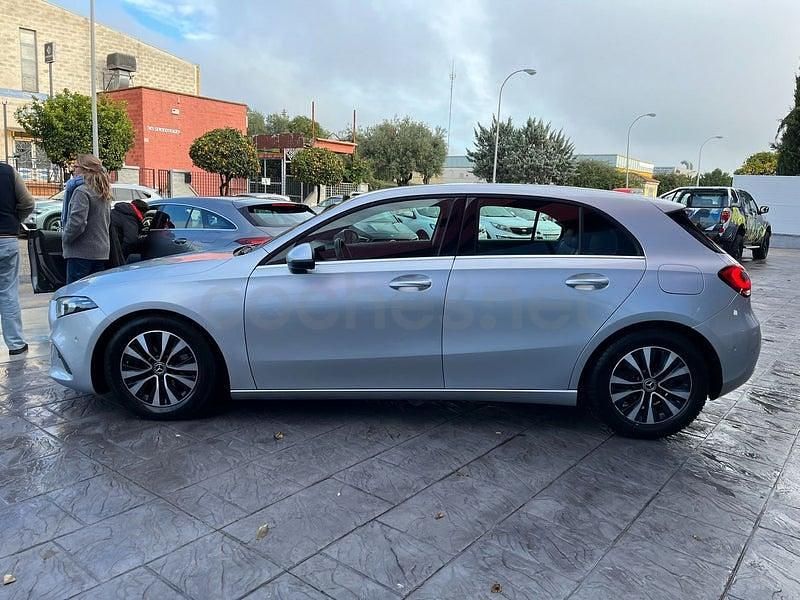Usado Mercedes A180 116 CV (85 kW) 2020 Gris / plata Berlina