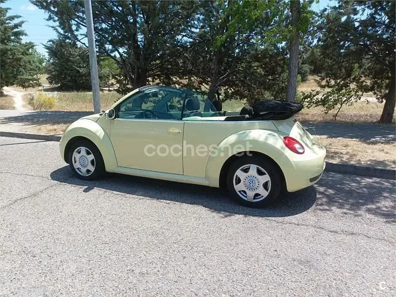 Usado VW New Beetle 102 CV (75 kW) 2006 Amarillo Utilitario