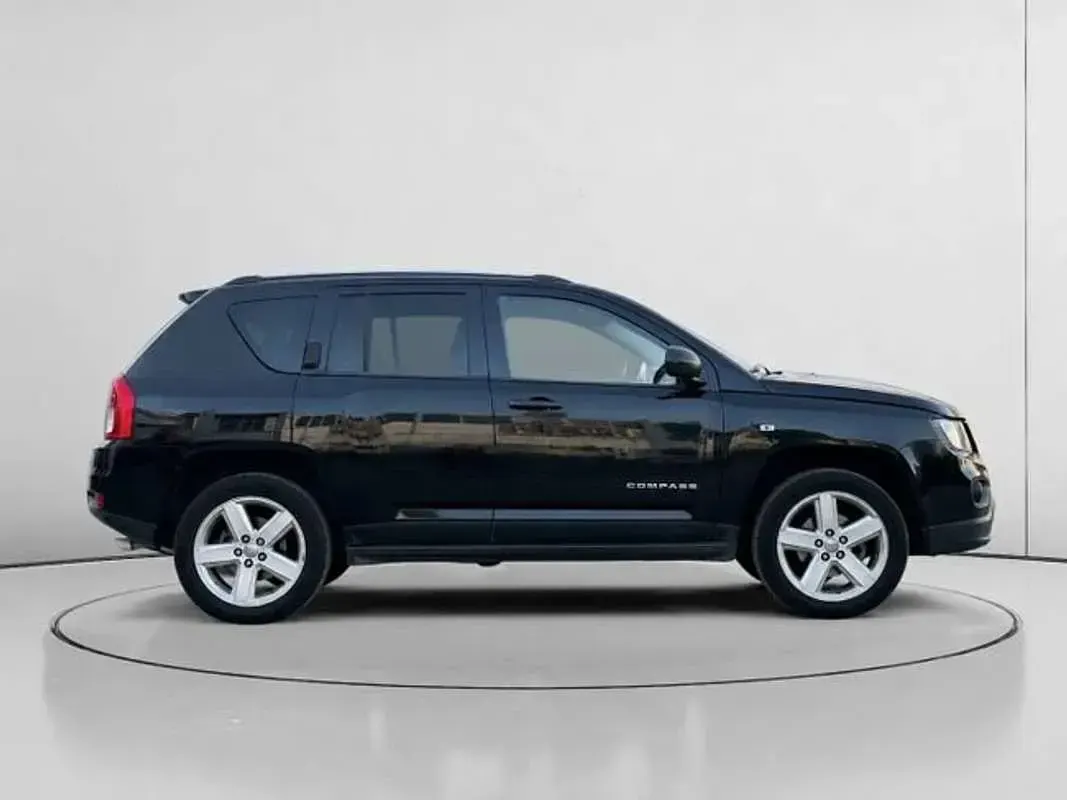 Usado Jeep Compass Limited 136 CV (100 kW) 2012 Negro SUV