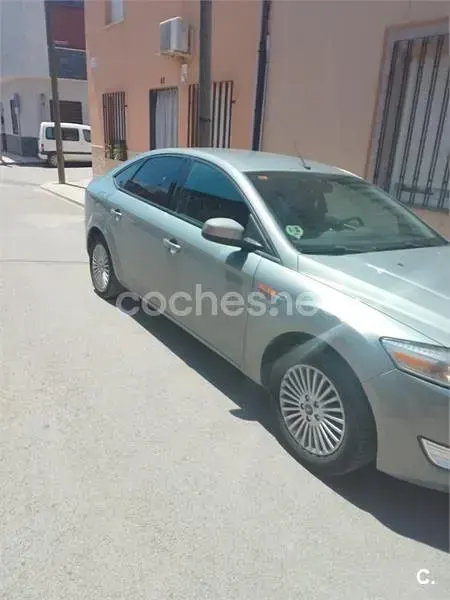Usado Ford Mondeo Trend 140 CV (102 kW) 2008 Gris / plata Berlina