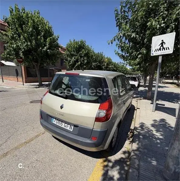 Usado Renault Scénic 110 CV (80 kW) 2008 Beige Monovolumen