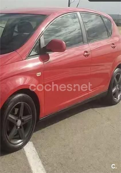 Usado Seat Altea Stylance 105 CV (77 kW) 2007 Rojo Monovolumen