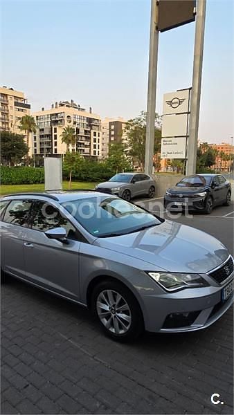 Usado Seat Leon Style 110 CV (80 kW) 2018 Gris / plata Familiar