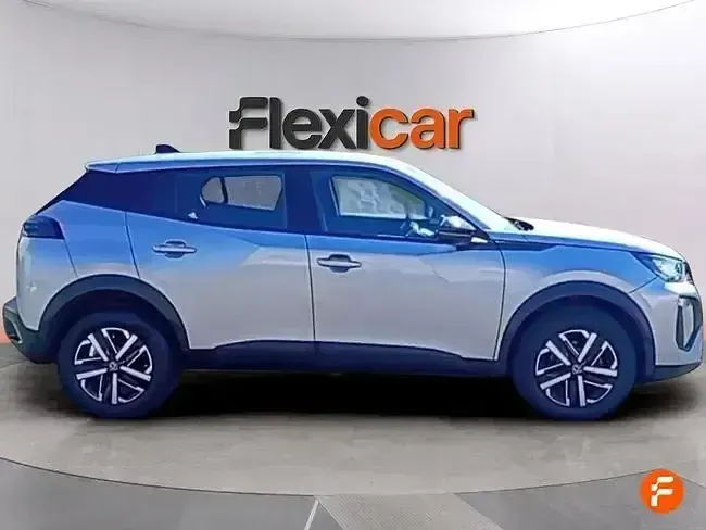 Usado Peugeot 2008 Active 100 CV (73 kW) 2023 Gris SUV