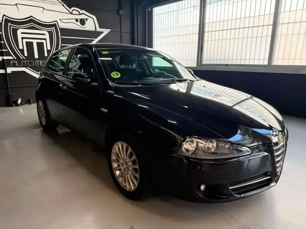 Usado Alfa Romeo 147 120 CV (88 kW) 2008 Negro Utilitario