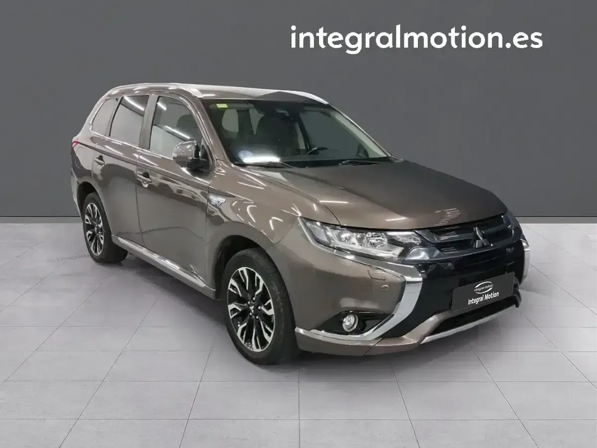 Usado Mitsubishi Outlander P-HEV 203 CV (149 kW) 2018 Gris SUV