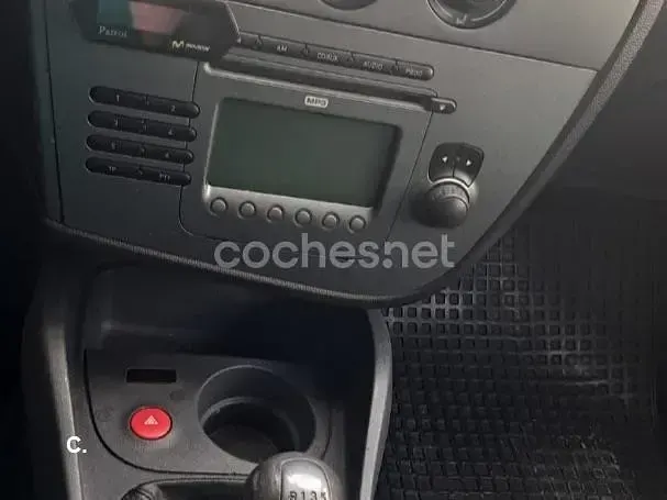 Usado Seat Leon Sport 102 CV (75 kW) 2007 Gris / plata Utilitario