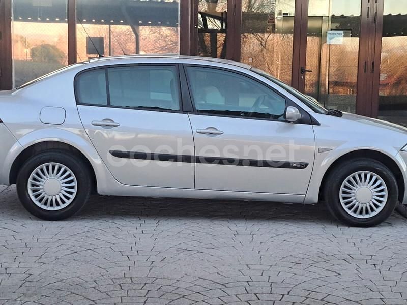 Usado Renault Mégane II Dynamique 100 CV (73 kW) 2005 Gris / plata Berlina