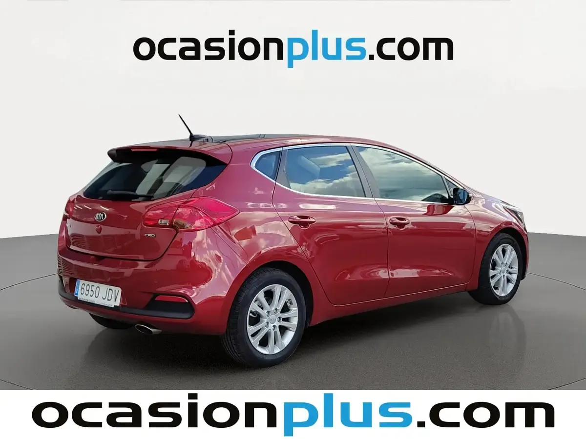 Usado Kia Ceed GT 128 CV (94 kW) 2015 Rojo Utilitario