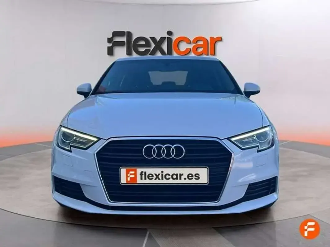 Usado Audi A3 Sportback 116 CV (85 kW) 2019 Blanco Utilitario