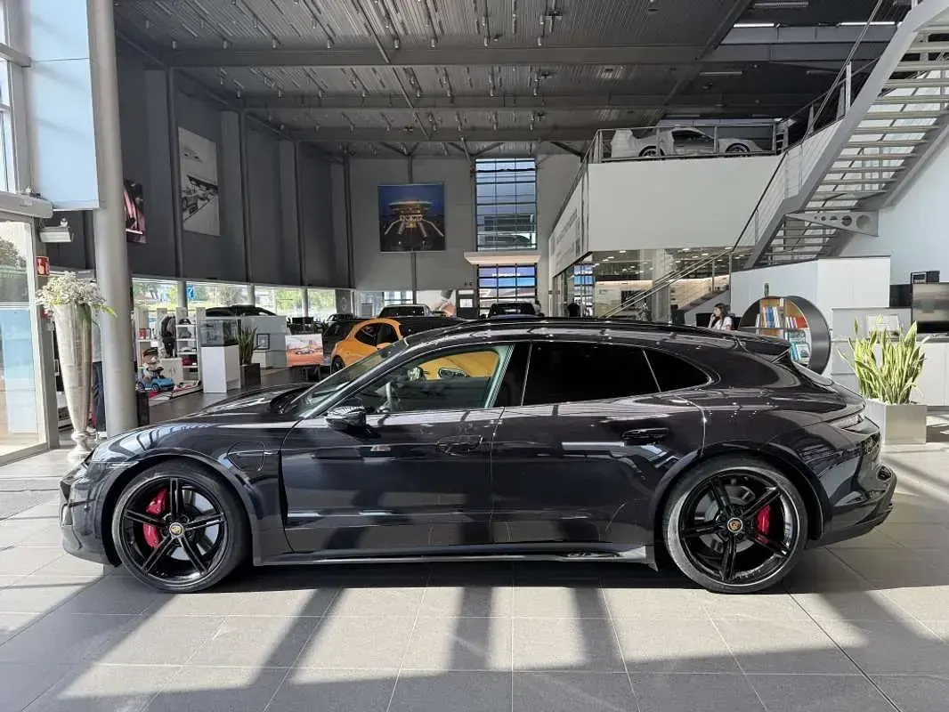Usado Porsche Taycan GTS Sport Turismo Sport Turismo 439 kW (598 CV) 2022 Negro Familiar