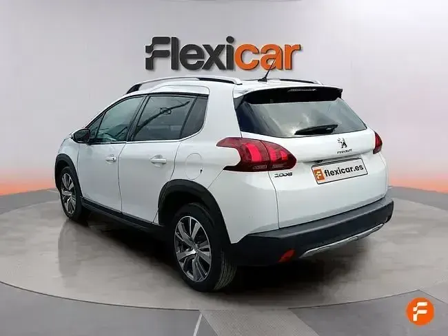 Usado Peugeot 2008 Allure 110 CV (80 kW) 2019 Blanco SUV