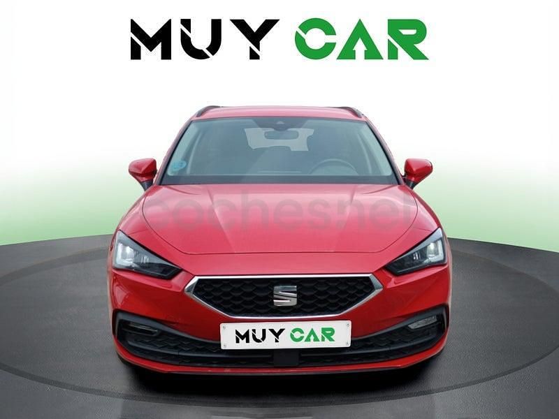 Usado Seat Leon Style 115 CV (84 kW) 2022 Rojo Familiar