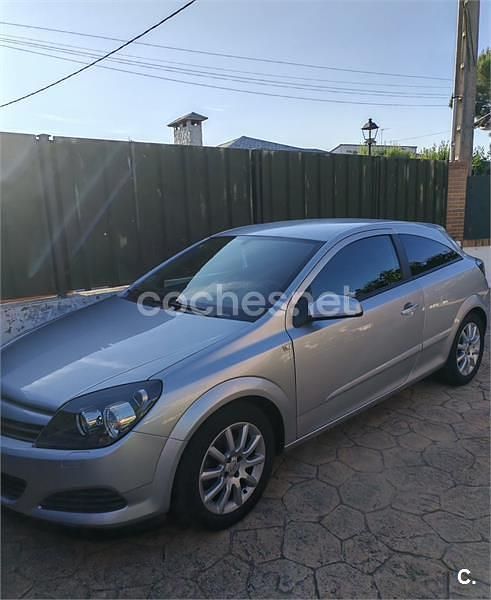 Usado Opel Astra GTC Sport 105 CV (77 kW) 2005 Gris / plata Berlina
