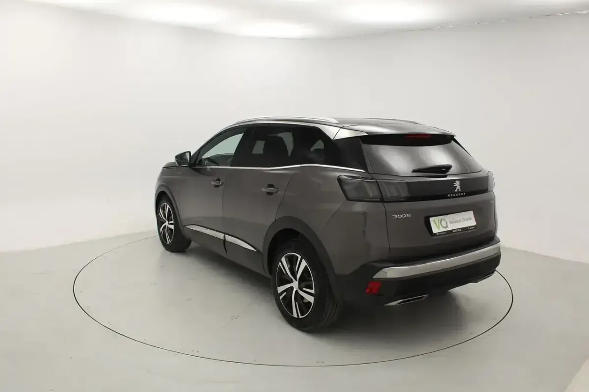 Usado Peugeot 3008 GT 131 CV (96 kW) 2021 Gris SUV