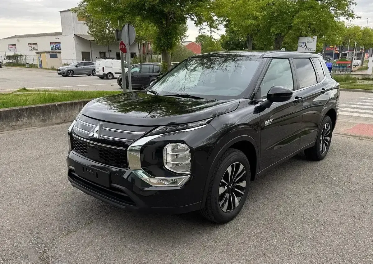Usado Mitsubishi Outlander P-HEV Motion 306 CV (225 kW) 2025