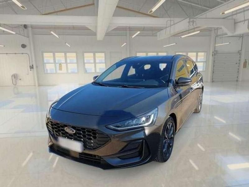 Usado Ford Focus ST-Line 125 CV (91 kW) 2023 Gris Familiar