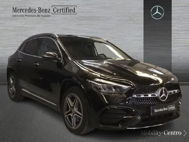 Usado Mercedes GLA200 150 CV (110 kW) 2025 Negro cosmos SUV