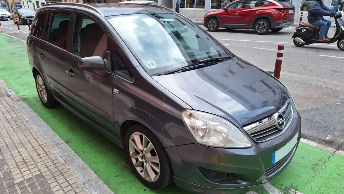 Usado Opel Zafira Cosmo 120 CV (88 kW) 2009 Gris Monovolumen