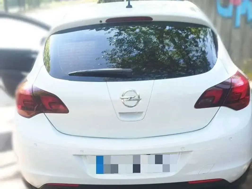 Usado Opel Astra Cosmo 110 CV (80 kW) 2010 Blanco Utilitario