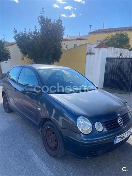 Usado VW Polo Highline 75 CV (55 kW) 2004 Azul Utilitario