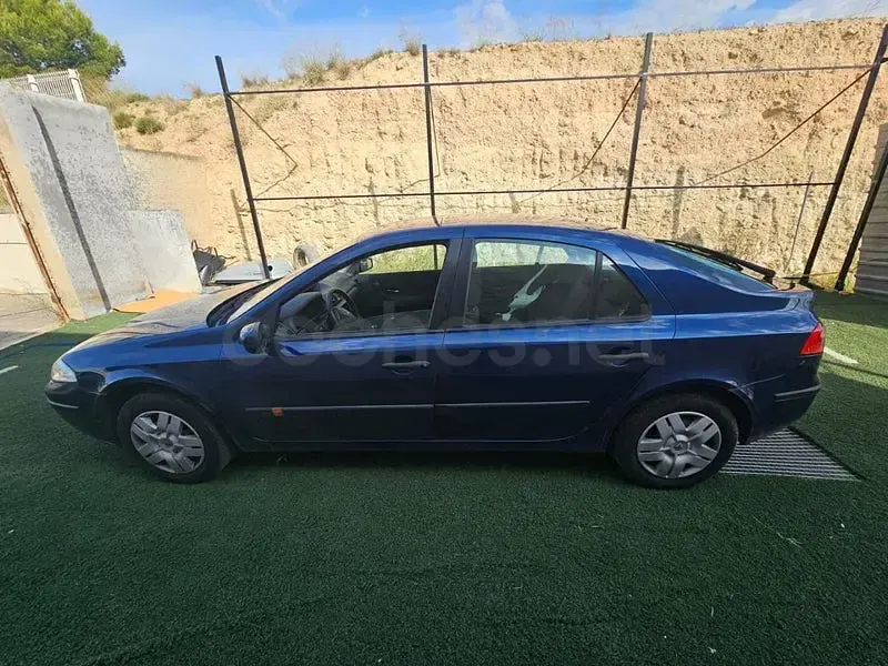 Usado Renault Laguna II Expression 100 CV (73 kW) 2004 Azul Berlina