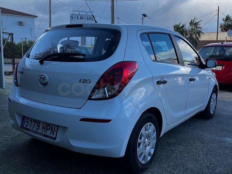 Usado Hyundai i20 75 CV (55 kW) 2013 Blanco Utilitario