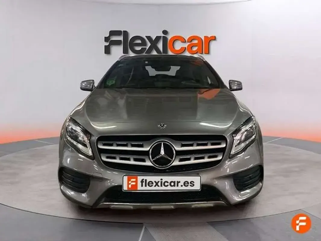Usado Mercedes GLA200 156 CV (114 kW) 2018 Gris SUV