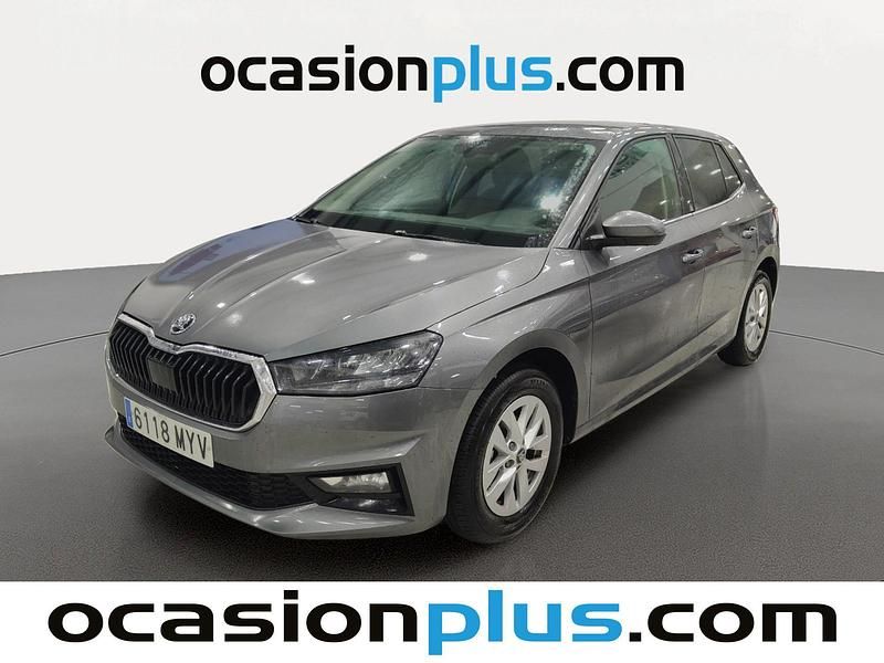 Gris Usado 2025 Skoda Fabia Selection Utilitario | 16.155 € (Super precio) - Imagen 1/4