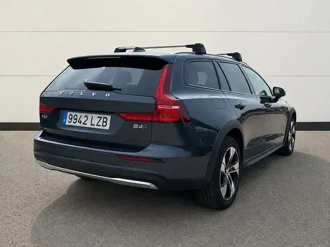 Usado Volvo V60 CC Core 197 CV (144 kW) 2022 Azul Familiar