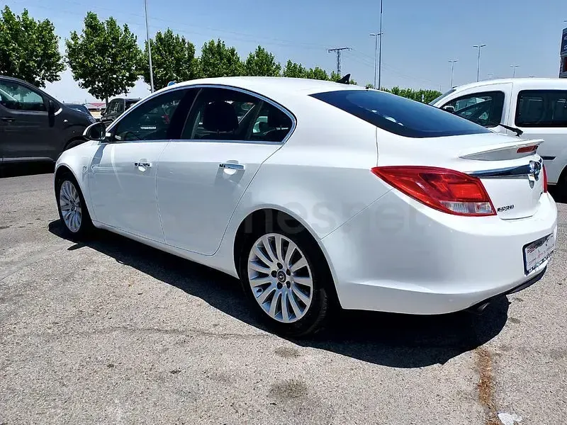 Usado Opel Insignia Cosmo 220 CV (161 kW) 2011 Blanco Berlina