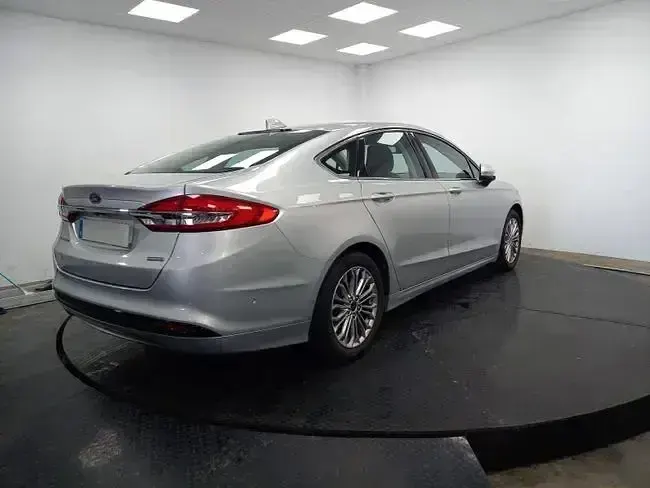 Usado Ford Mondeo Titanium 188 HP (138 kW) 2021 Cinzento Sedan
