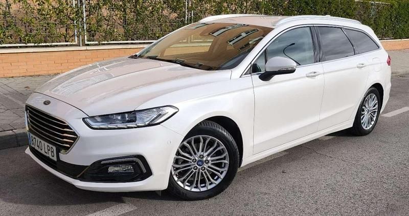 Usado Ford Mondeo Titanium 186 CV (136 kW) 2021 Blanco Familiar