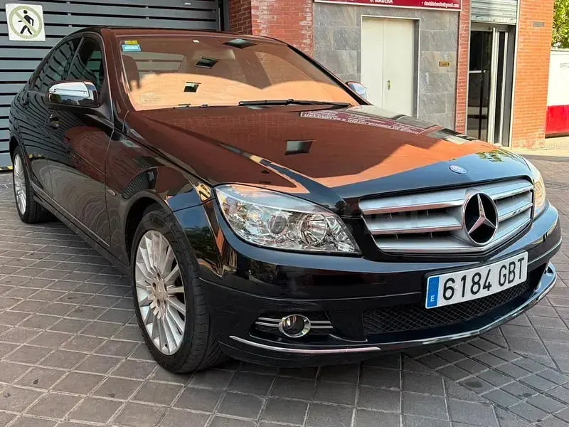 Usado Mercedes C180 Avantgarde 156 CV (114 kW) 2008 Negro Berlina