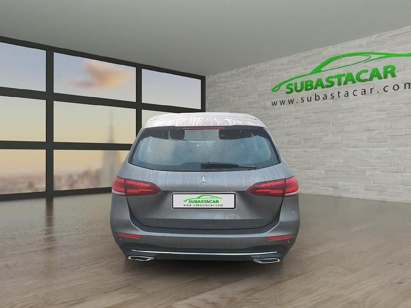 Usado Mercedes B200 150 CV (110 kW) 2020 Gris metalizado Monovolumen