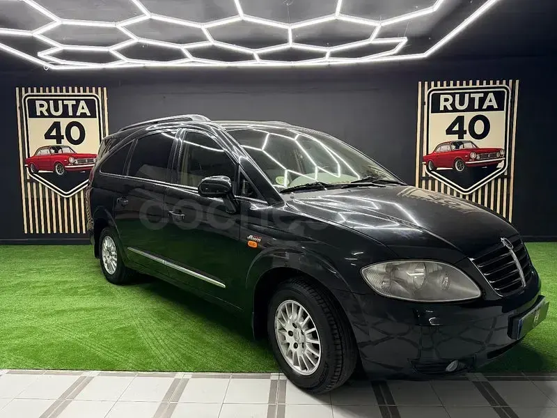 Usado SsangYong Rodius Limited 165 CV (121 kW) 2012 Negro Monovolumen
