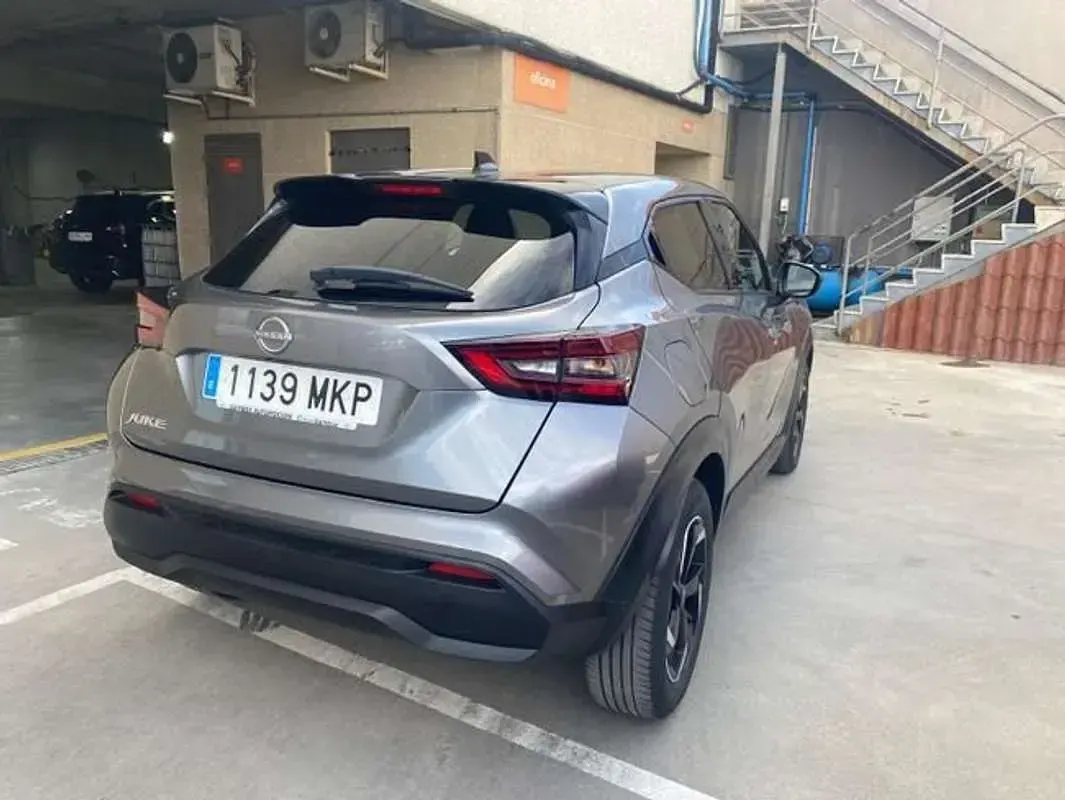Usado Nissan Juke Acenta 114 CV (83 kW) 2023 Gris SUV