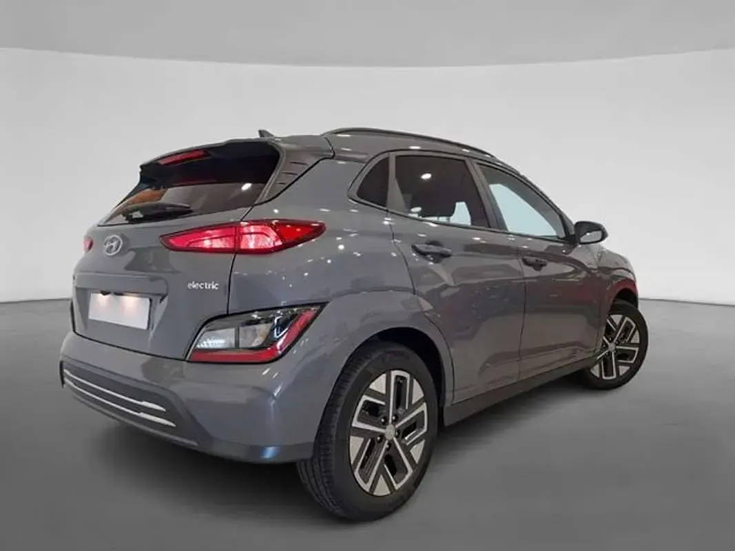 Usado Hyundai Kona 100 kW (136 CV) 2023 Gris SUV
